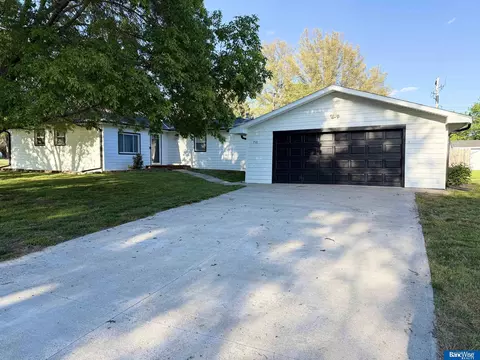 710 Russell St, Firth, NE 68358