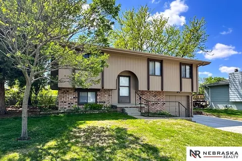 14509 Willow Creek Dr, Omaha, NE 68138