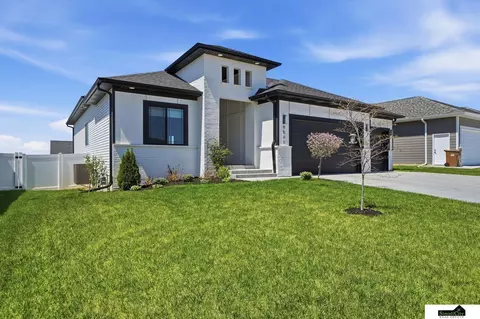 9505 Estela Ave, Lincoln, NE 68516