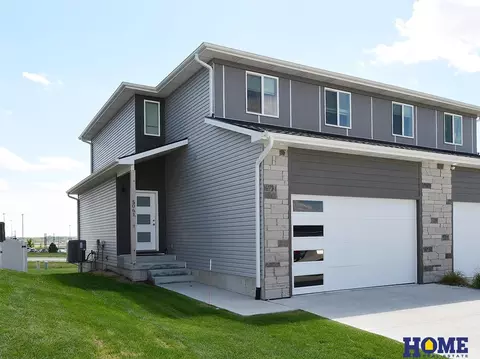 5061 W Amarillo Dr, Lincoln, NE 68528