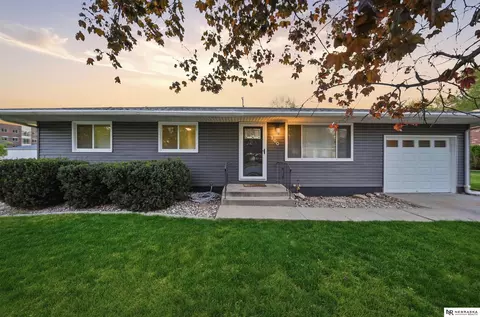 200 E Cherrywood Dr, Lincoln, NE 68510