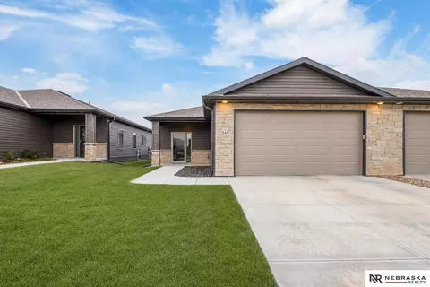 2848 Sheila Ln, Lincoln, NE 68516