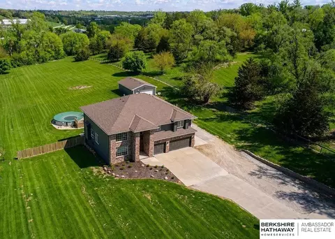 5002 Young St, Omaha, NE 68152