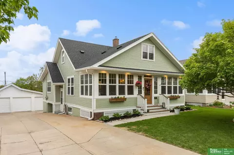 4657 Woolworth Ave, Omaha, NE 68106