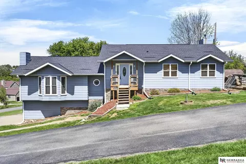 4260 Parkview Dr, Blair, NE 68008
