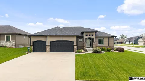 13706 S 49th St, Papillion, NE 68133