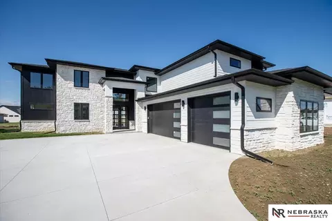 3659 Wilderness Hills Blvd, Lincoln, NE 68516