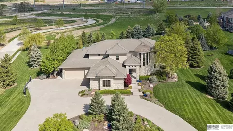 19510 Camden Ave, Elkhorn, NE 68022