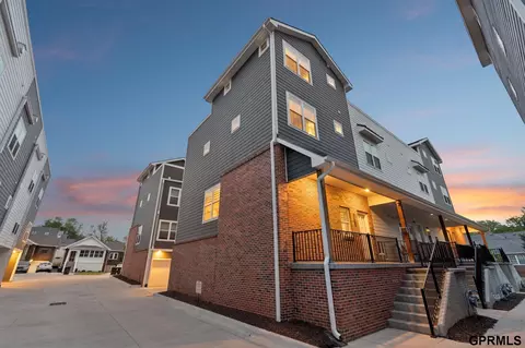 1911 Dahlman Rows Plz, Omaha, NE 68108