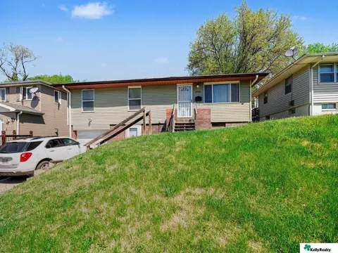 3722 Crown Pointe Ave, Omaha, NE 68111