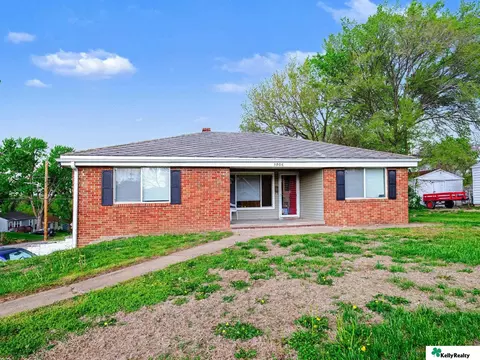 5906 N 36th St, Omaha, NE 68111