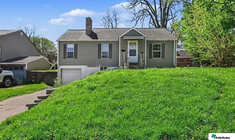 2777 Martin Ave, Omaha, NE 68112