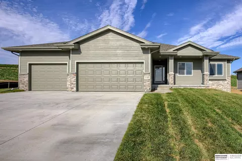 11002 N 159 Ave, Bennington, NE 68007