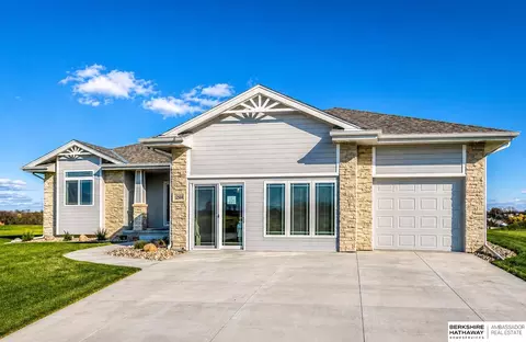12509 Quail Dr, Bellevue, NE 68123