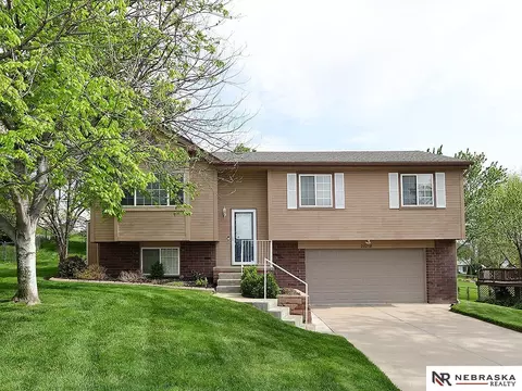 20218 Cleveland Cir, Elkhorn, NE 68022