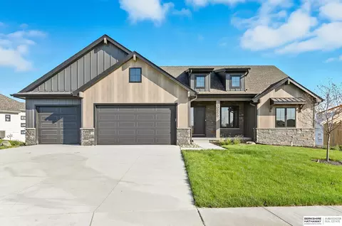 10955 S 102nd St, Papillion, NE 68046