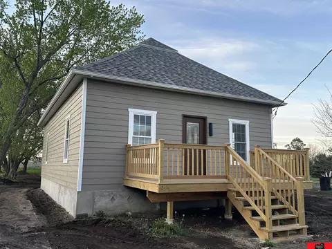 Exterior - 120 E 4th St, Pilger, NE 68768 photo 2 of 4