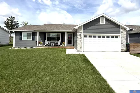 835 N 26th St, Beatrice, NE 68310