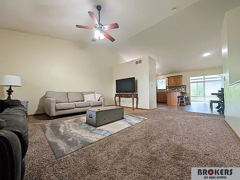 5230 N 13 St, Lincoln, NE 68521
