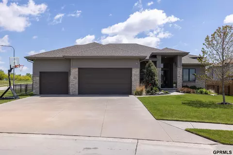 7855 S 194th St, Gretna, NE 68028