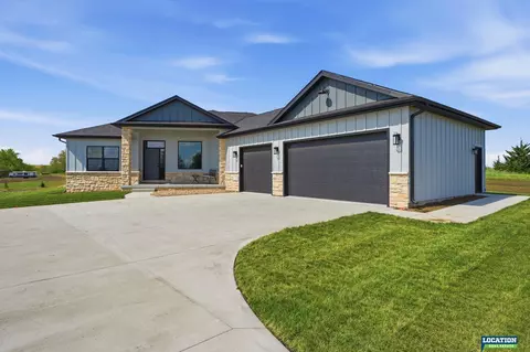 2115 SW 50th St, Lincoln, NE 68522