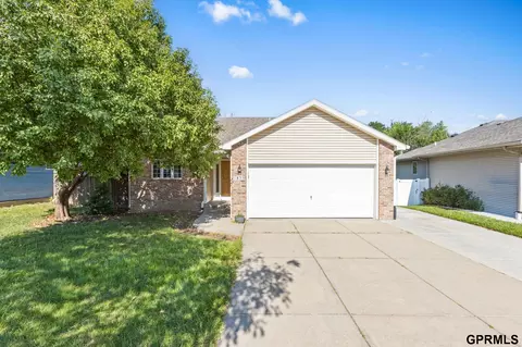 1833 Timber Ridge Rd, Lincoln, NE 68522