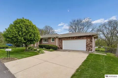 1813 College View Dr, Blair, NE 68008