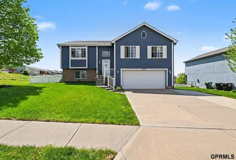 18951 Y St, Omaha, NE 68135