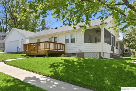 1201 S 44 St, Omaha, NE 68105