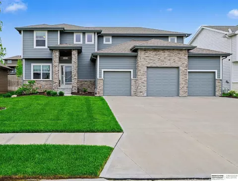 8126 S 196 St, Gretna, NE 68028