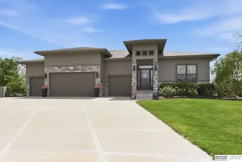 7029 S 185th Cir, Omaha, NE 68136
