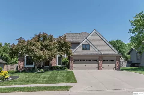 16630 Wright Cir, Omaha, NE 68130