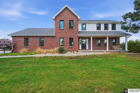 5901 Palomino Ln, Lincoln, NE 68523
