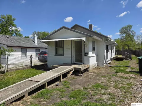 4717 N 18th St, Omaha, NE 68110