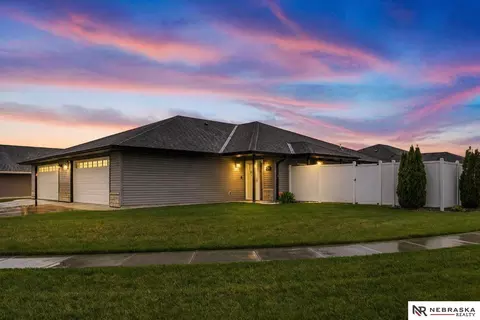 3532 Holly Blue Dr, Lincoln, NE 68504