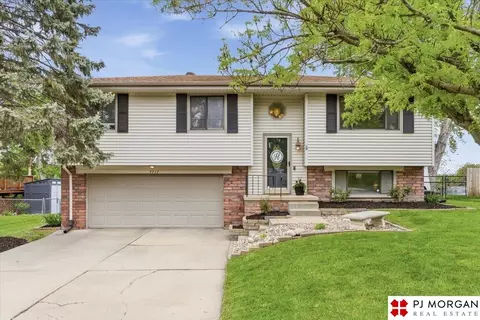 7717 Cottonwood Ave, La Vista, NE 68128