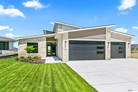 6026 N 280th Cir, Valley, NE 68064