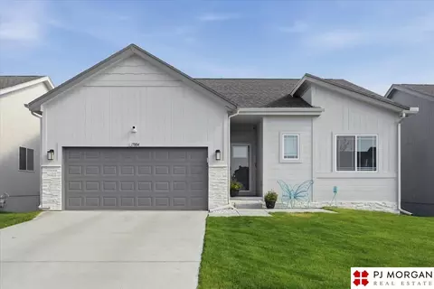 17804 Virginia St, Omaha, NE 68136