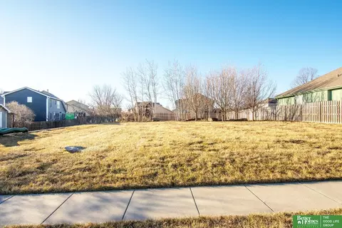 14915 Ellison Ave, Omaha, NE 68116