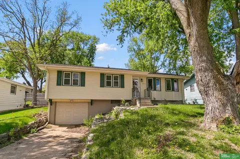 4216 N 91st St, Omaha, NE 68134
