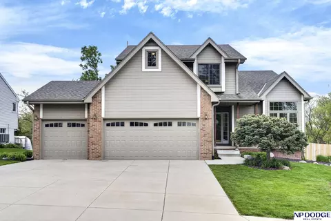 15205 Willow Creek Dr, Omaha, NE 68138