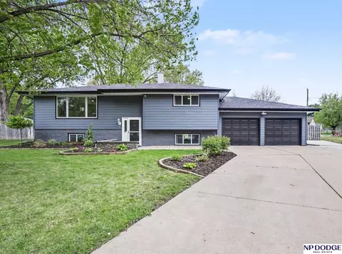 1821 Sherwood Cv, Fremont, NE 68025