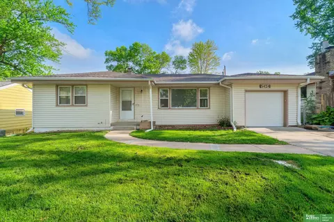5424 Northwest Dr, Omaha, NE 68104