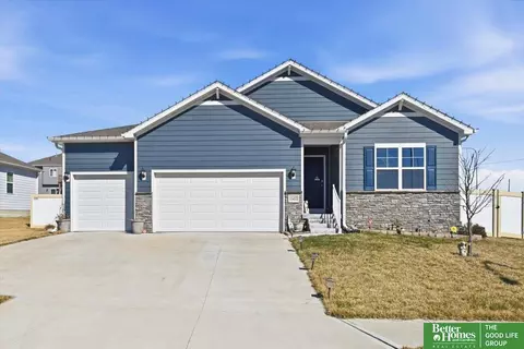 11452 Sunburst Dr, Papillion, NE 68046