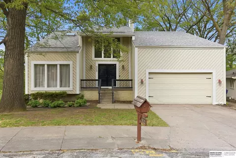 909 Ridgewood Ct, Bellevue, NE 68005