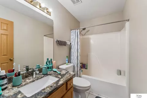 Bath - 14664 Meredith Ave, Omaha, NE 68116 photo 2 of 2