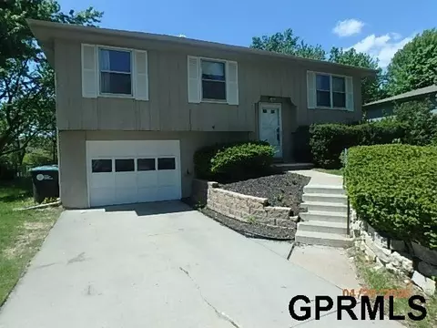 1518 N 105 St, Omaha, NE 68114