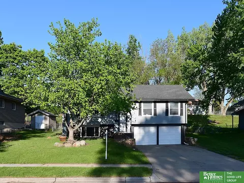 1114 Hackney Dr, Papillion, NE 68046