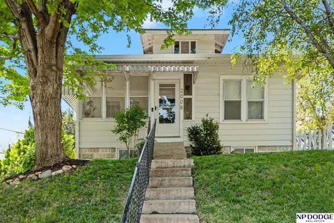 2008 S 58 St, Omaha, NE 68106