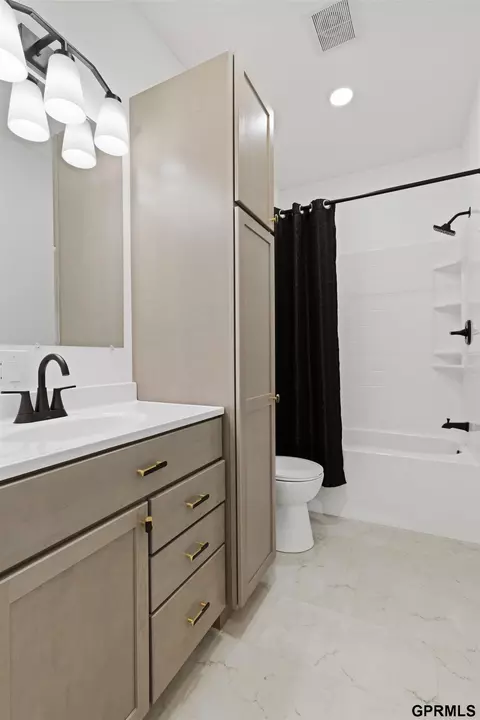Bath - 303 Cherry Street St, Creston, NE 68631 photo 4 of 4